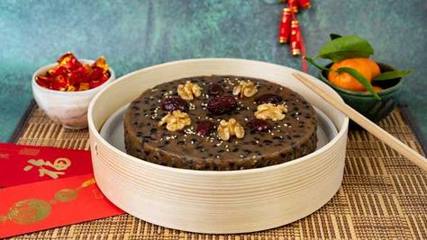 Learn how to make this classic Lunar New Year dessert, with a few unique twists from my family's recipe! Unusual Desserts, Made With Lau, Lunar New Year Recipes, New Year Dessert, Yam Cake, Moo Shu Pork, Chinese New Year Cake, Nian Gao, Chinese New Year Food