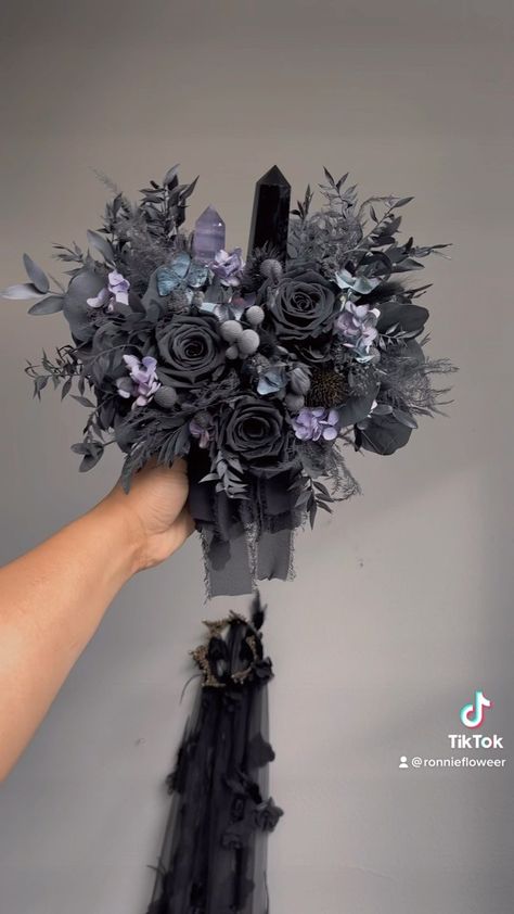 Ronniefloweer LLC - Woodinville, WA on Instagram: “1-6 which one are you taking with you?? 🔮✨ #crystalbouquet #witchywedding #darkwedding #gothwedding #flowers #crystals #crystalwedding…” Goth Bouquet, Gothic Bridesmaids, Goth Wedding Dresses, Wiccan Wedding, Dark Romantic Wedding, Gothic Wedding Theme, Witch Wedding, Dark Wedding Theme, Crystal Bouquet