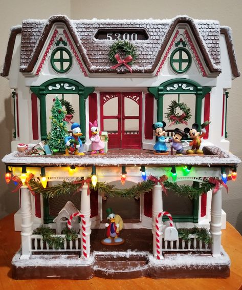 Old Doll House, Fisher Price Doll House, Fischer Price, Christmas Dollhouse, Gingerbread House Designs, Gingerbread Christmas Decor, Dollhouse Christmas, Christmas Gingerbread House, Small Christmas Trees