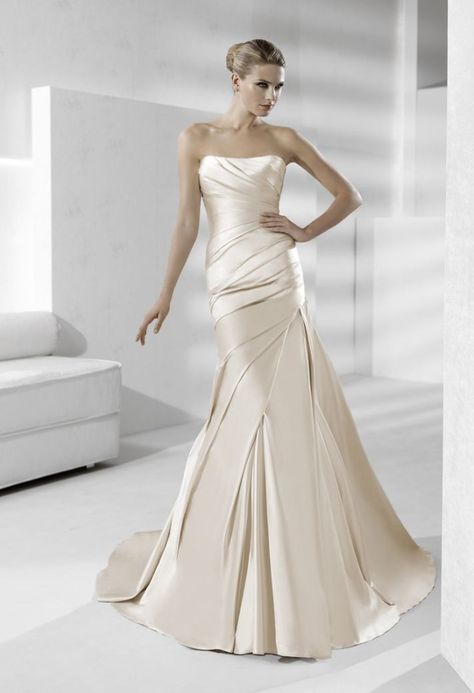 OMG!!!!! La Sposa Fanal in "oyster colour". Freakin' glamorous. ...$1375-ish in stores. Strapless Wedding Dress Mermaid, Wedding Dress Necklace, Satin Mermaid Wedding Dress, Silk Wedding Dress, Wedding Gowns Mermaid, Used Wedding Dresses, A Wedding Dress, Satin Wedding Dress, Silk Wedding