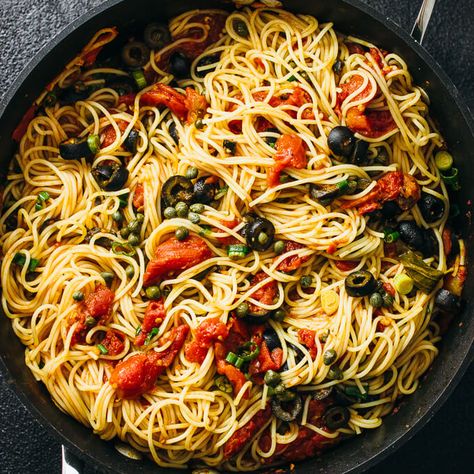 Recipes With Capers, Spegetti Sauce, Black Olives Recipes, Spaghetti Puttanesca, Caprese Pasta Salad Recipes, Puttanesca Recipe, Anchovy Pasta, Homemade Dough Recipe, Gf Pasta