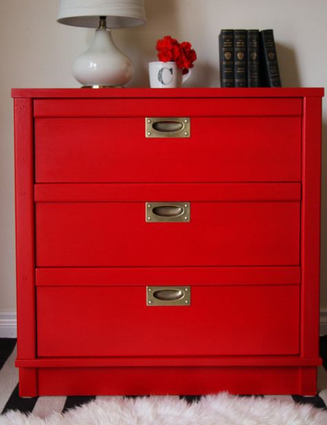 Charming campaign style nightstand refinished by Christina at Phoenix Restoration using Holiday Red Milk Paint! So beautiful! "General Finishes offers the PERFECT shade of red called “Holiday Red"... I also restocked on my favorite High Performance Gloss Polyurethane. I cannot keep enough of that stuff around." See more at http://phoenixrestoration.wordpress.com/2014/09/17/drexel-dresser-and-ho... Palette Headboard, Red Nightstand, Campaign Nightstand, Red Campaign, Red Painted Furniture, Old World Furniture, General Finishes Milk Paint, Style Nightstand, Bedroom Red