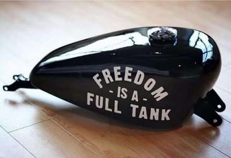 Daily Man Up (28 Photos) - Suburban Men Мотоциклы Harley Davidson, Bike Tank, Motorcycle Paint Jobs, Motorcycle Paint, Tank Art, Biker Quotes, Custom Tanks, Motorcycle Tank, Motorcycle Painting