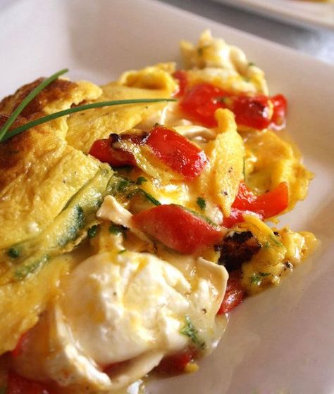 goat cheese omelet recipe - #recipe by #eatwell101 Easy Lunch Recipe Ideas, Easy Omlet Recipes, Goat Cheese Omelette, Lunch Recipe Ideas, Cheese Omelette Recipe, Healthy Omelet, Omlet Recipes, Omelette Recipe Easy, Chicken Lunch Recipes