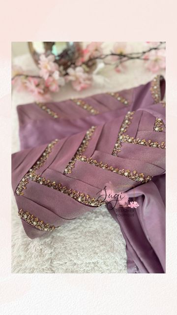 Aari Work For Sleeves, Saree Blouse Hand Work, Sleeves Design For Dresses, Latest Back Neck Designs For Blouse, Blouse Embroidery Designs Simple, Sleeve Aari Work Design, Blouse Simple Designs, Hand Designs For Blouses, Designer Sleeves Design