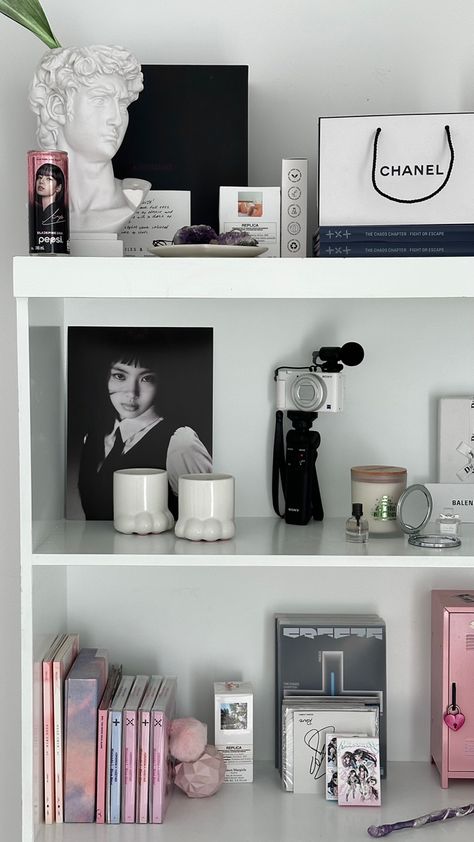 #kpop #shelves #aesthetic #room #decor #newjeans #txt #tokki #moa #hybe #ideas #minimalist Aesthetic Room Decor Shelves, Kpop Shelf Minimalistic, Clean Kpop Room, Kpop Shelves Aesthetic, Minimal Kpop Room, Aesthetic Kpop Rooms, Kpop Shelf Aesthetic Minimal, Kpop Room Minimalist, Minimalistic Kpop Room