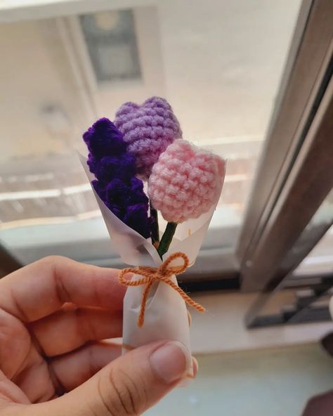 Mini bouquet 💐 ✨️ Pkr 350 Crochet mini bouqet tulips lavender #crochetbouqet #tulips #lavender #minibouqet Mini Tulip Crochet, Tulips Lavender, Tulips Bouquet, Bouquet Crochet, Mini Bouquet, Tulip Bouquet, Tulips, Lavender, Collage