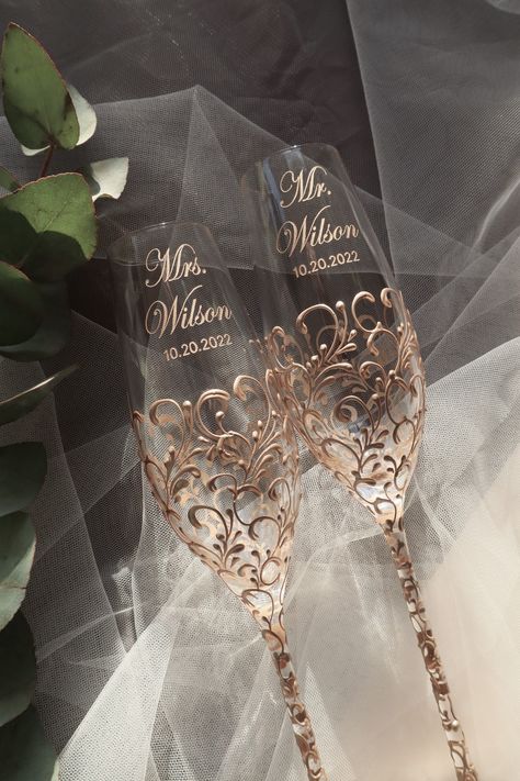 Personalized Wedding Glasses, Custom Champagne Glasses, Book Ring, Unique Wedding Colors, Wedding Toasting Glasses, Bride And Groom Glasses, Wedding Champagne Glasses, Cake Server Sets, Wedding Flutes