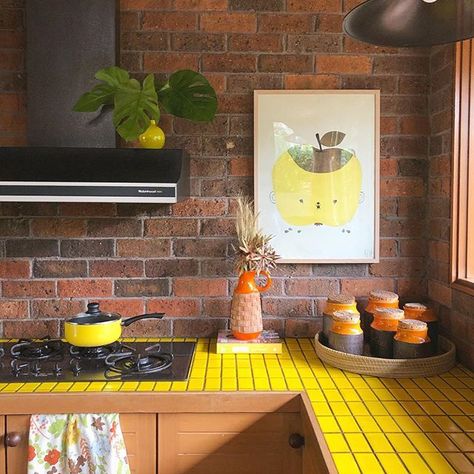 TheColourTribe (@thecolourtribe) • Instagram photos and videos Funky Kitchen, 70s Kitchen, Wit And Delight, Happy Kitchen, Kitchen Inspo, Cabinet Styles, 인테리어 디자인, Interior Design Inspiration, Kitchen Renovation