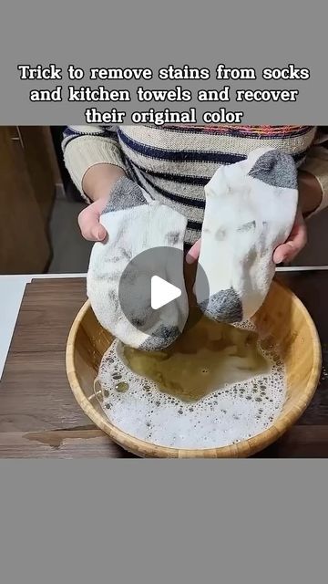 Home Hack Tips on Instagram: "Trick to remove stains from socks and kitchen towels and kitchen towels and recover their original color. 💕 Follow us on our new channel  @homehack.ig for daily tips you don’t want to miss!  #tips #trick #hometips #diy #LifeHacks #SmartDIY #EasyDIY #HomeHacks" Stripping Towels In Washer, Magnetic Spice Tins, Laundry Help, Bath Toy Organization, Shower Organization, Homemade Cleaning Solutions, Laundry Hacks, Egg Carton, Kids Socks