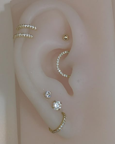 Ohrknorpel Piercing, Ušný Piercing, Minimalist Ear Piercings, Different Ear Piercings, Unique Ear Piercings, Ear Peircings, Ear Piercings Chart, Piercing Chart, Types Of Ear Piercings