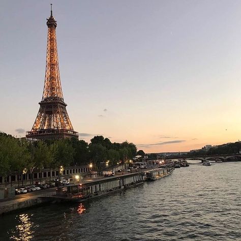 Torre Eiffel Paris, Paris Dream, Paris Vibes, Parisian Life, Paris Aesthetic, Dream City, The Eiffel Tower, City Aesthetic, Paris Travel