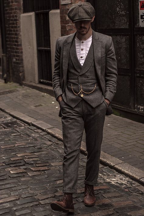 Damien Broderick Peaky Blinders Style Man, 1920s Male Fashion Gatsby, Peaky Blinders Aesthetic Outfits, Mens Vintage Suit, Peaky Blinders Wedding Suits, Vintage Formal Outfit Men, Peaky Blinders Outfits Men, 1920s Mens Fashion Roaring 20s, Mens Vintage Suits