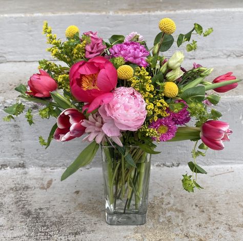 Tulip Floral Arrangements, Tulip Arrangements, Whimsy Garden, Seasonal Plants, Good Shabbos, Garden Arrangement, Lily Vases, Peony Arrangement, Spring Peony