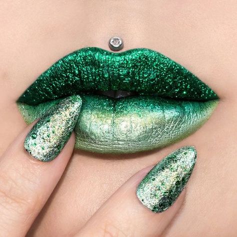 Lip Art Makeup, Green Lipstick, Green Lips, Lipstick Art, Pinterest Makeup, Lips Shades, Nail Products, Lip Designs, Lip Art