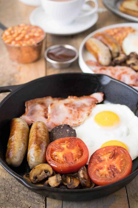 Breakfast With Eggs, British Breakfast, British Foods, Hp Sauce, Full English Breakfast, Pub Food, English Breakfast, English Food, British Food