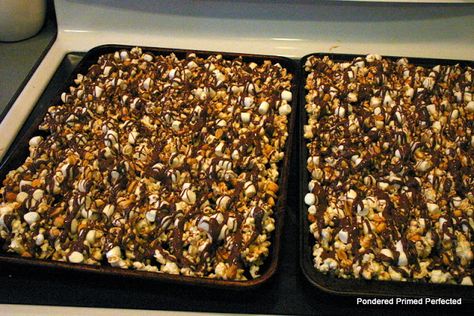 Moose Munch Popcorn Recipe, Moose Munch, Honey Roasted Peanuts, Popcorn Treats, Iron Chef, Gourmet Popcorn, Popcorn Recipes, Faith Love, Honey Roasted