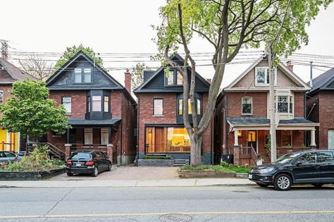 Small House Bliss, Toronto Architecture, Toronto Neighbourhoods, Toronto Houses, Modern Townhouse, Canada House, Townhouse Designs, European Architecture, Corner House