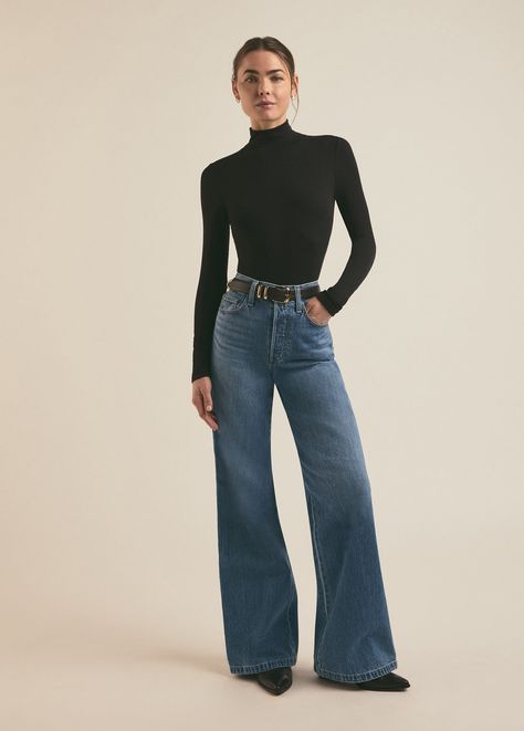 black Black Crop Turtleneck Outfit, Turtle Neck Work Outfit, How To Style Turtle Neck, Fitted Turtleneck Outfit, 90s Office Fashion, Turtle Neck Outfit Ideas, Black Turtleneck Outfit Ideas, Soft Alternative Outfits, Turtle Neck Fashion