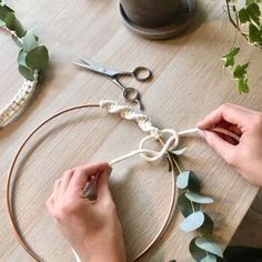 Macrame Wreath, Koti Diy, Macrame Rings, Macrame Knots Pattern, Macrame Wall Hanging Diy, Macrame Patterns Tutorials, Macrame Ideas, Macrame Knots, Macrame Tutorial