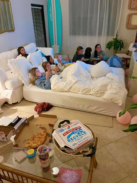 Fun Sleepover Ideas, Friend Activities, Summer Goals, Summer Plans, Summer Friends, Teen Life, Friend Goals, Friendship Goals, Friend Photoshoot