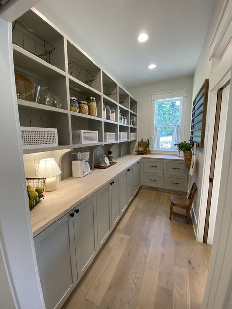 Walk In Pantry Ideas Layout, Wall Pantry Ideas, Storage Ideas Pantry, Pantry Storage Ideas, Organization Ideas Pantry, Wall Pantry, Walk In Pantry Ideas, Narrow Pantry, Pantry Closet Design