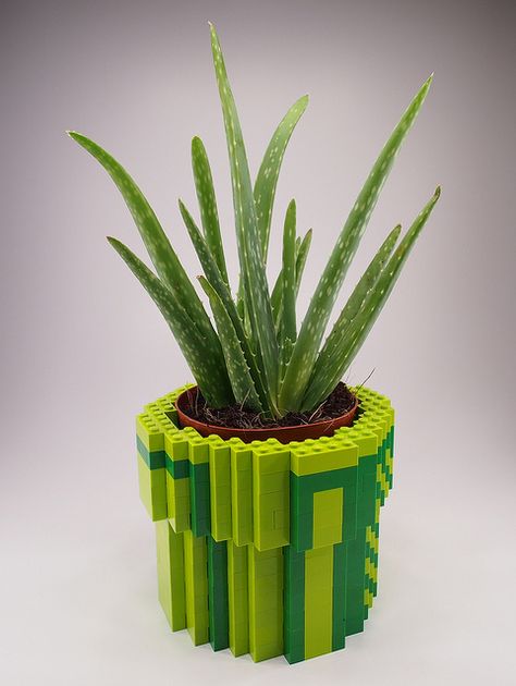 Lego 8-Bit Warp Pipe Planter by Mr.Attacki  I either need to buy this or make this...because I love it! Lego Diy Crafts, Lego Hacks, Lego Bedroom, Used Legos, Lego Decorations, Diy Home Accessories, Lego Diy, Lego Activities, Lego Craft