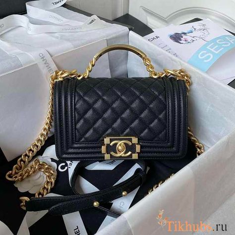 Chanel Le Boy, Quality Handbags, Chanel Boy, Boys Top, Quilted Leather, Fashion Luxury, Chanel Boy Bag, Flap Bag, Small Bag