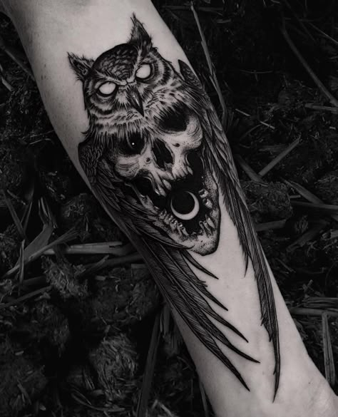 Black Owl Tattoo, Owl Skull Tattoos, Owl Tattoo Sleeve, Victorian Witch, Gotik Tattoo, Owl Tattoo Drawings, Night Tattoo, Animal Tattoo Ideas, Owl Tattoo Design