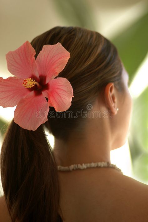 Destination Wedding Details, Hawaii Hair, Hawaiian Hairstyles, Pick Flowers, Lake Vibes, Wedding Hair Styles, Hairstyles Theme, Renewal Wedding, Pink Hibiscus