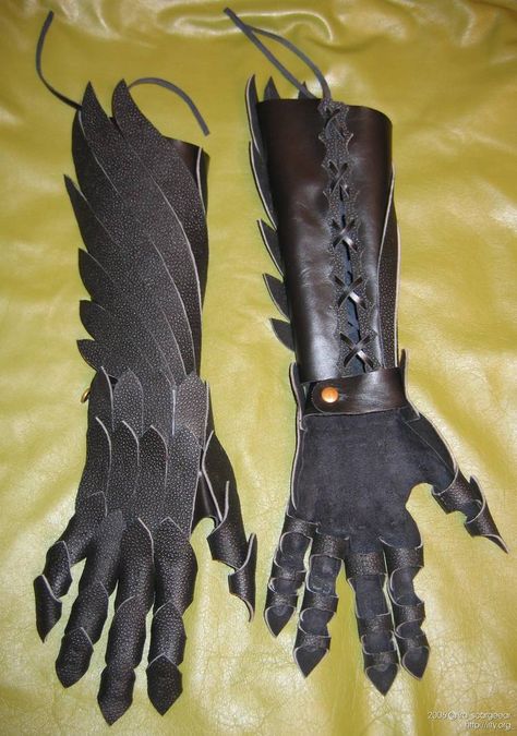 Elven Boots, Elven Design, Dragon Gloves, Armor Hand, Elven Costume, Armadura Cosplay, Claw Gloves, Scary Stuff, Dnd Dragons