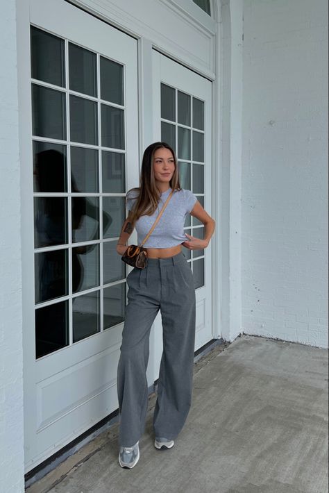 Trouser Heels Outfit, Aritzia Pants Trousers, Abercrombie Wide Leg Pants, Converse And Trousers Outfit, Summer Outfits Wide Leg Pants, Abercrombie Wide Leg Trousers, Chic Trousers Outfit, Gray Wide Pants Outfit, Outfits With Trousers Casual