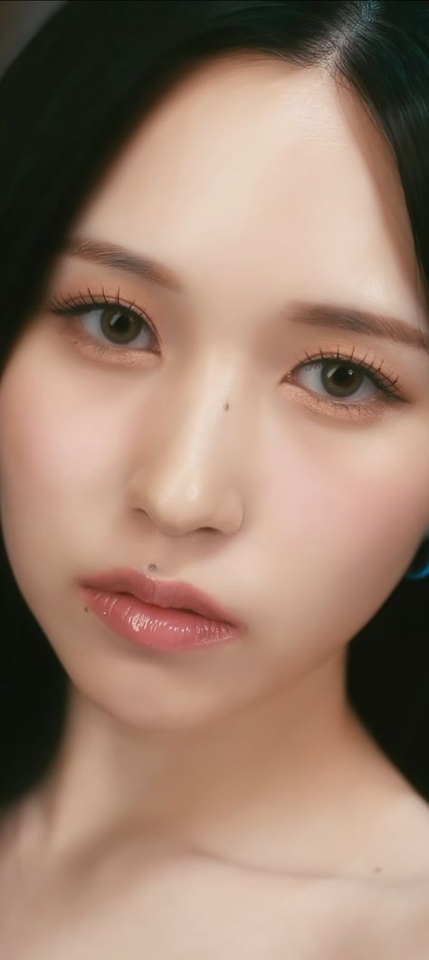 Twice Mina Makeup, Mina Without Makeup, Twice Makeup Look, Kpop Concert Makeup, Twice Makeup, Close Up Faces, Concert Fit, Casual Makeup, Beauty Mark