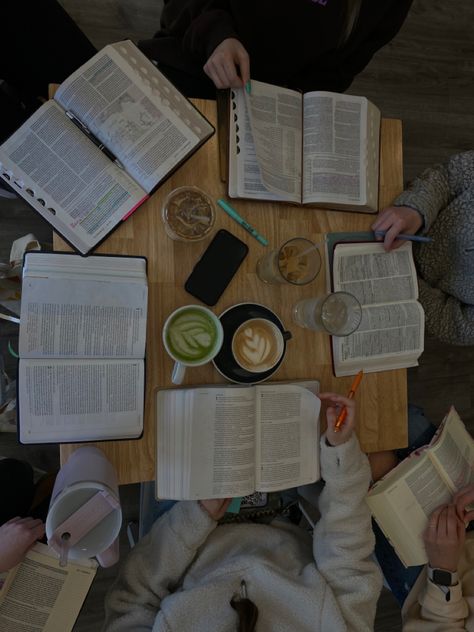 Bible Study Small Group Ideas, Bible Quiet Time Aesthetic, Small Group Bible Study Aesthetic, Moody Bible Institute, Autumn Bible Aesthetic, Cozy Bible Study, Faithful Aesthetic, Faith Astethic, Christian Faith Aesthetic