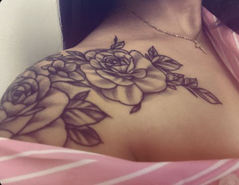 Cute Tattoos On Chest For Women, Tattoo Sholders Idea, Tattoo Ideas On Chest For Women, Small Starter Tattoos, Y2k Chest Tattoo, Flower Tattoos Neck, Lily Flower Tattoos Shoulder, Chest Tattoo Female Upper Cover Up, Rose Tattoo On Chest