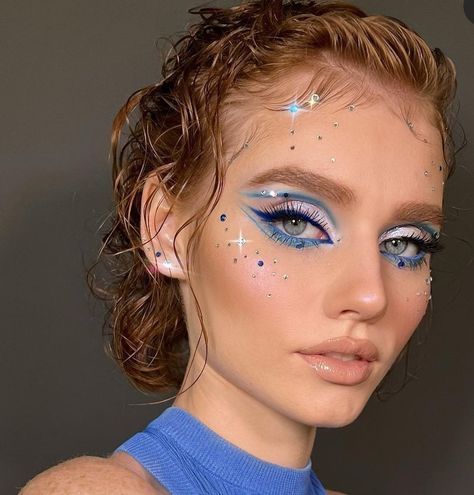 Space Inspired Makeup, Blue Rave Makeup, Space Cowboy Makeup, Space Rave Outfit, Catwalk Makeup, Alien Makeup, Artsy Makeup, Space Makeup, Sparkly Makeup