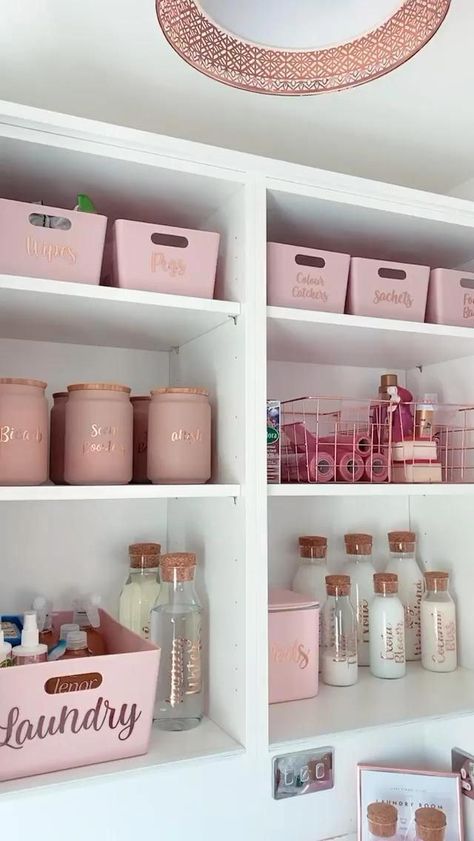 Shelf Organization Bedroom, Organise Bathroom, Pill Organization, Organised Aesthetic, First Apartment Essentials, Organisation Ideas, House Organisation, Linen Closet Organization, Future Apartment Decor