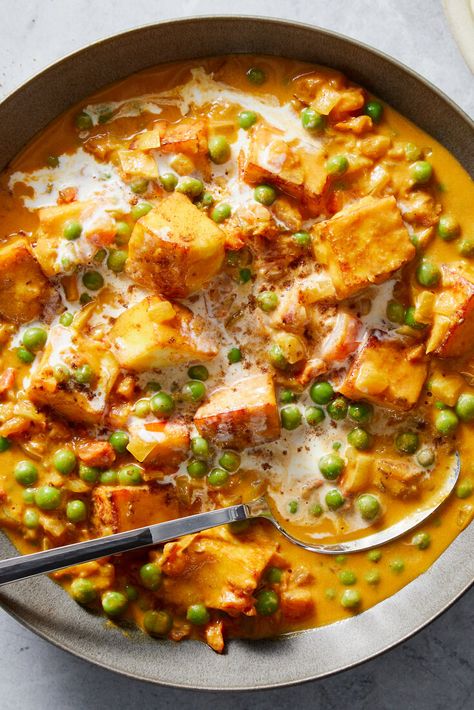 Mattar Paneer Recipe, Mattar Paneer, Tomato Gravy Recipe, Tomato Gravy, Nyt Cooking, Paneer Recipes, Gravy Recipes, Indian Dishes, Spring Recipes