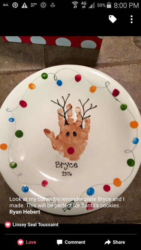 Christmas Handprint Plate Parent Gifts, Christmas Plate Painting Ideas Kids, Christmas Plates Diy Kids Footprint Art, Baby Christmas Plate Craft, Kids Christmas Plates Diy, Toddler Christmas Plate Crafts, Christmas Plates Diy Kids Handprint, Diy Santa Cookie Plate Hand Prints, Christmas Handprint Plates