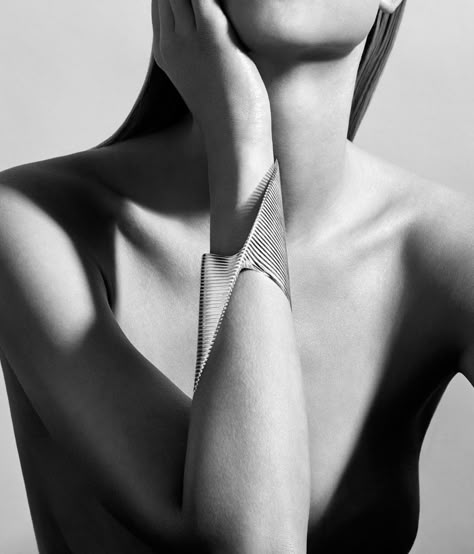 Visibly Interesting: Zaha Hadid Zaha Hadid Design, Black Gold Jewelry, Zaha Hadid Architects, Zaha Hadid, Georg Jensen, Jewelry Photography, Contemporary Jewellery, Sterling Silver Cuff, White Photo