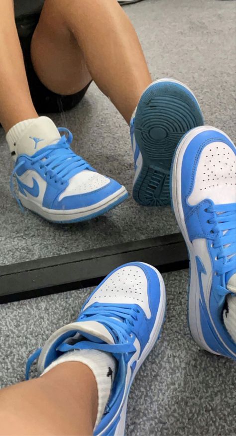 Blue jordans low Jordan Blu, Nike Blue Aesthetic, Jordans Low Blue, Jordan Blue Chill, Blue Jordan Aesthetic, Unc Jordan 1, Unc Jordans, Jordan 1 Unc, Blue Jordans