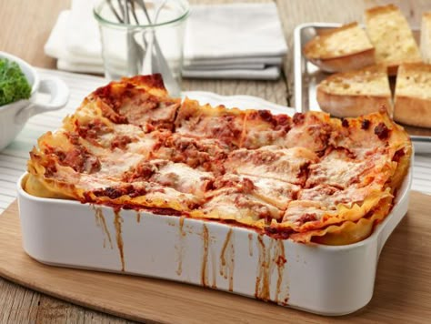 Tyler Florence dubbed this dish the Ultimate Lasagna for good reason: it's built in three generous layers of lasagna noodles, ricotta cheese and savory Bolognese sauce. March Meals, Ultimate Lasagna Recipe, Tyler Florence Recipes, Dinner Party Mains, Italian Feast, Pasta Food Recipes, Tyler Florence, Dinner Pasta, Lasagna Recipes