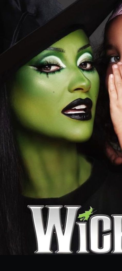 Elfaba Makeup, Green Face Witch Makeup, Elphaba Costume Make Up, Green Witch Halloween Makeup, Green Costume Makeup, Witch Makeup Ideas Green, Villian Makeup Looks, Wicked Witch Of The West Make Up, Wicked Makeup Looks