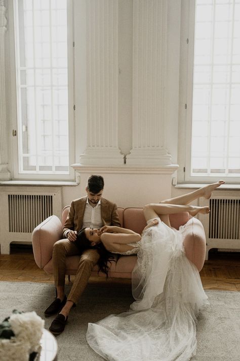 Wedding Photos On Couch, Bridal Editorial Photoshoot Studio, Studio Wedding Photoshoot, Wedding Shot List, Wedding Picture Poses, Bridal Poses, Wedding Photography Styles, Wedding Party Photos, Engagement Photo Inspiration