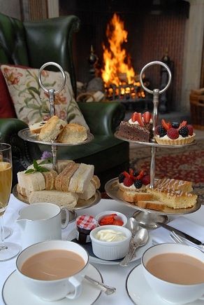 Full english tea at home... So A. I would never leave my house again and B. I would gain 50 pounds. Cuppa Tea, Afternoon Tea Parties, Chocolate Caliente, Tea Sandwiches, English Tea, Christmas Tea, Tea Recipes, High Tea, Tea Room