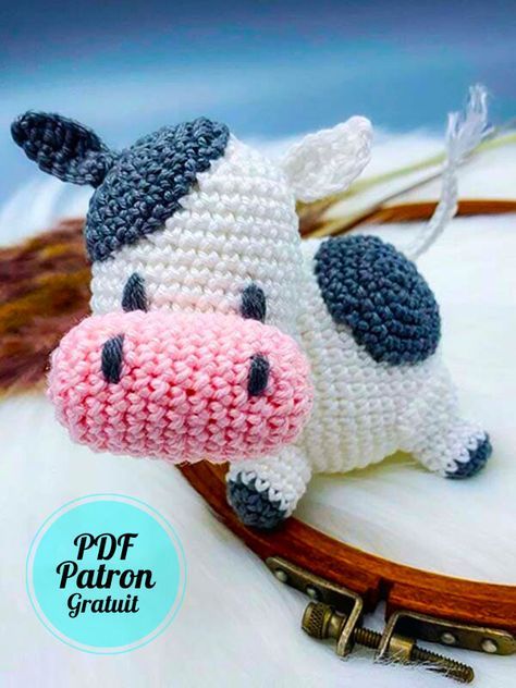 Petite Vache au Crochet Amigurumi PDF Modèle Gratuit - Amigurumibox Amigurumi Cow Pattern, Crocheted Cow, Crocheted Cow Pattern, Amigurumi Cow, Crochet Panda, Crochet Cow, Crochet Elephant, Crochet Amigurumi Free, Plush Pattern