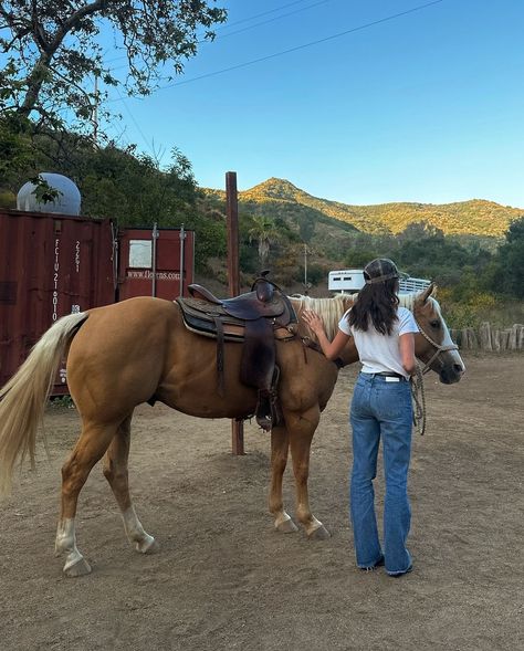 Horseback Riding Aesthetic, Riding Aesthetic, Cowboy Aesthetic, Farm Lifestyle, Western Life, Cowgirl Aesthetic, Horse Aesthetic, Country Lifestyle, Western Aesthetic