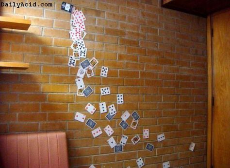 Playing card decor Cheap Diy Wall Art, Men Decor, Cheap Wall Art, Initial Wall, Manly Decor, Diy Wand, Dorm Walls, Diy Games, Game Room Decor