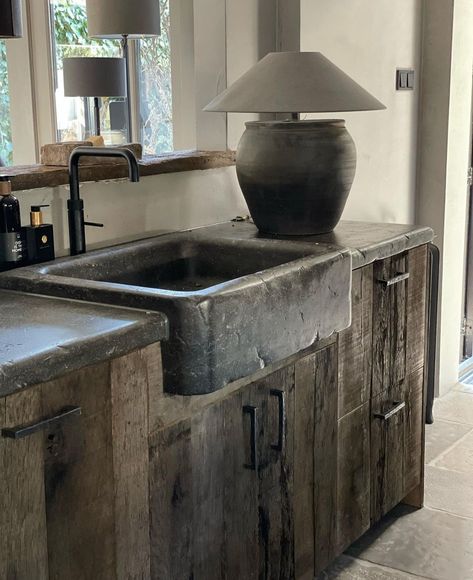 Provence Bathroom, Rustic Kitchen Sinks, Italian Country Home, Bathroom Stone, French Provence, Farmhouse Sinks, European Farmhouse, Stone Kitchen, Stone Sink