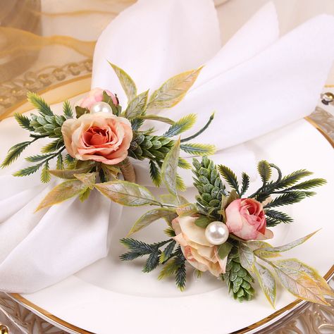 Diy Napkins Rings, Flower Napkin Rings, Eucalyptus Flowers, Floral Napkin Rings, Flower Table Decorations, Wedding Party Table Decorations, Napkin Rings Wedding, Key Decorations, Handmade Napkins